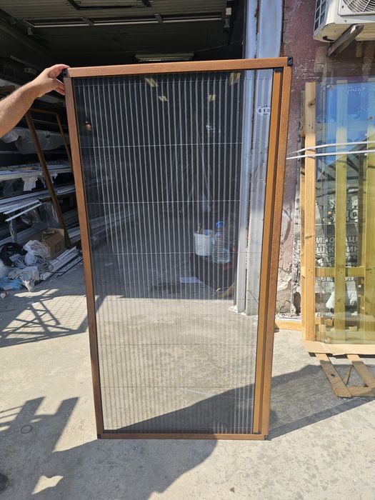 Плъзгащи комарници врати