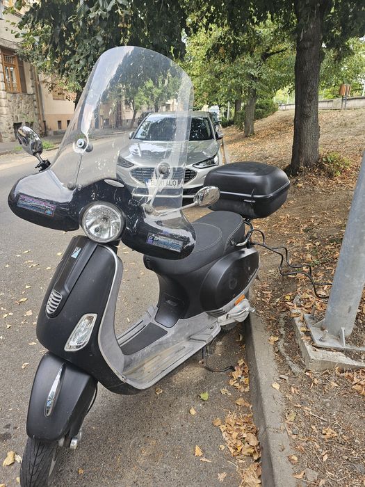 Ofer spre vanzare Scuter Piagio Vespa X50