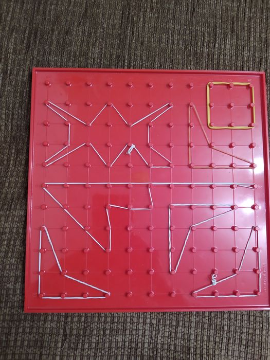 Геометрична дъска с ластици