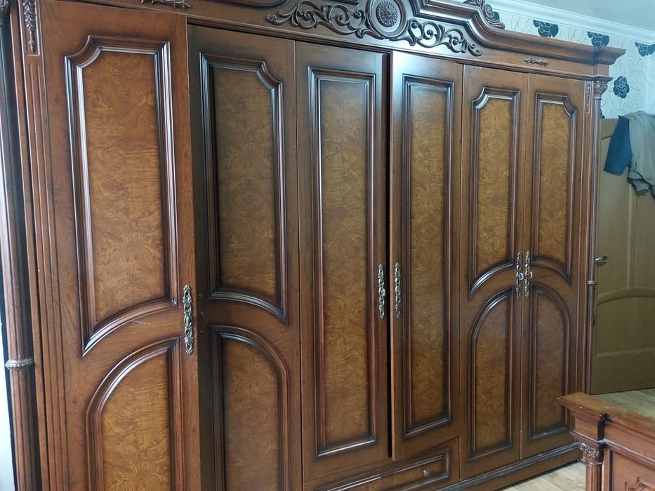 Стенка,диван,камод комлект