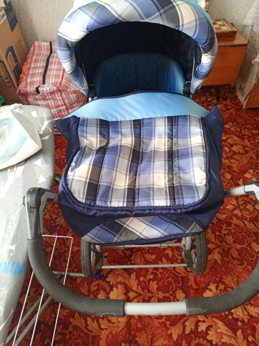 Продам детскую коляску 2 в 1