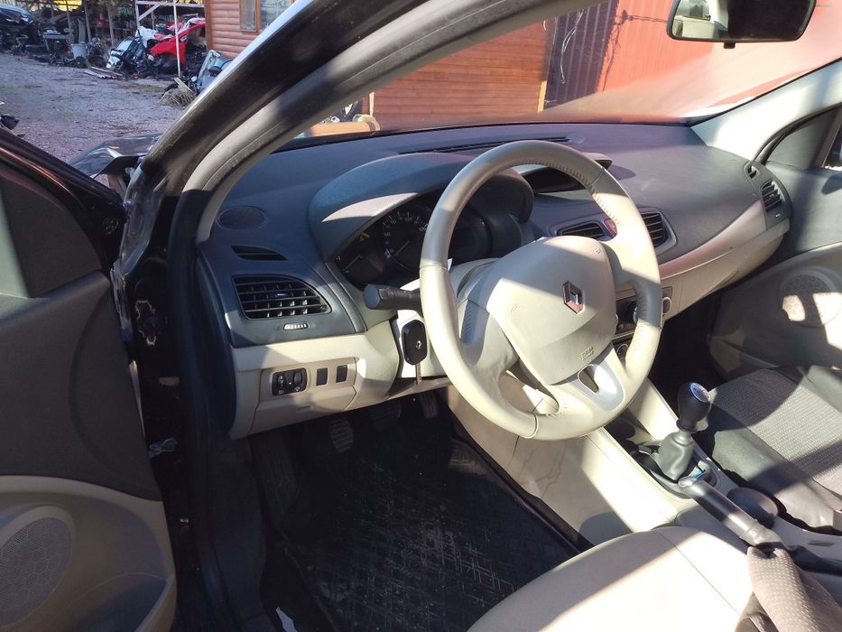 Продавам на части Рено Флуанс 1.5 дци 106кс