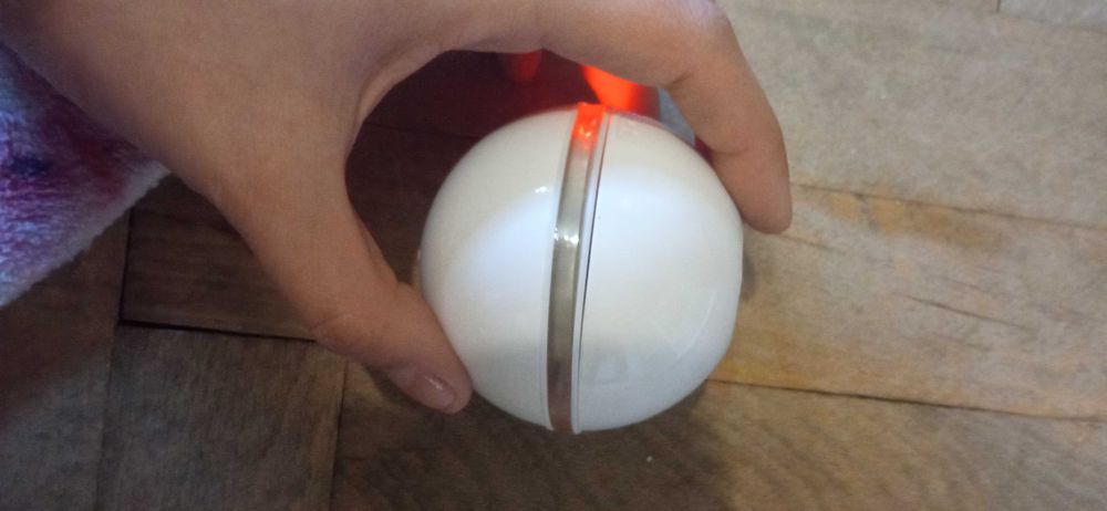 Интерактивна въртяща светеща играчка топка за котка зарежда usb кабел