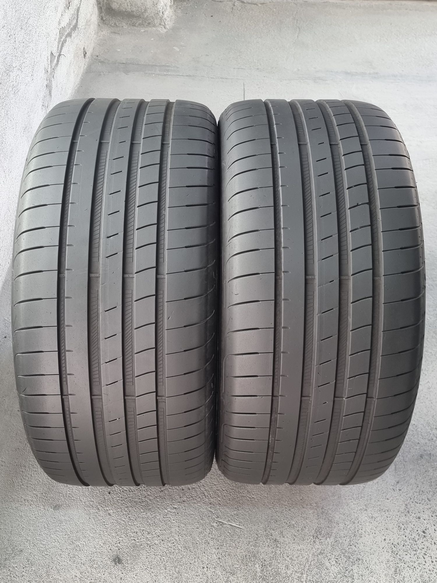 275/40/18 Goodyear 2Броя: 190лв 5.5мм