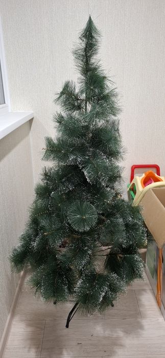 Продам ёлку искусственную
