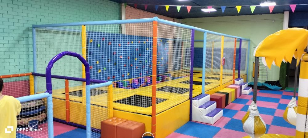 Продам батут с скалодромом