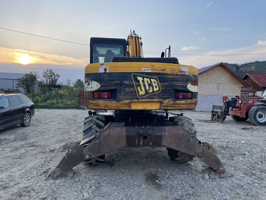 Excavator pe roti JCB 130