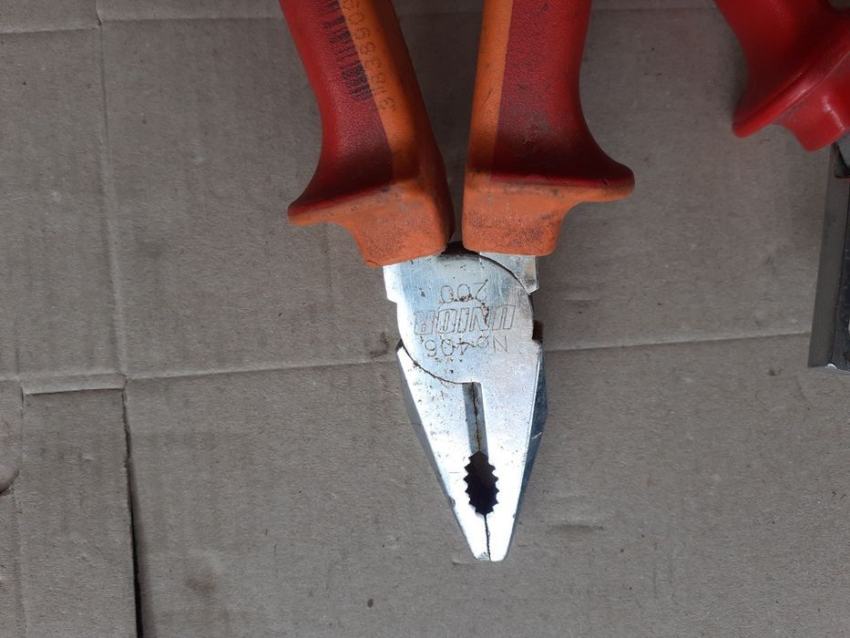 Cleștei Patent și Clește Dezizolat Unior 1000v italia