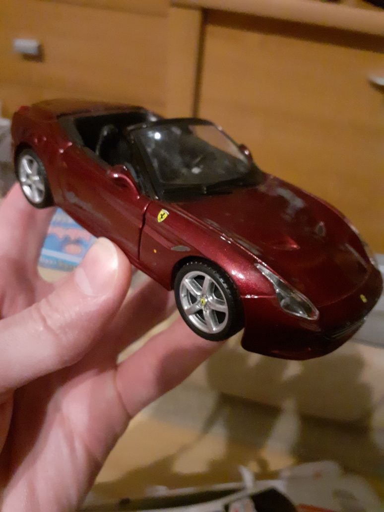 Macheta Ferrari California  1/32 - Bburago - Nou