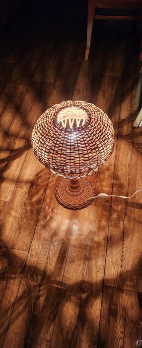 Настольная лампа