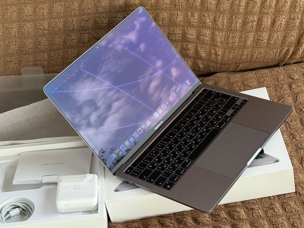 Цикл 18 /Apple MacBook Pro 13.3 M1 2022 ЕАС Серый 8GB/256GB емк 100%