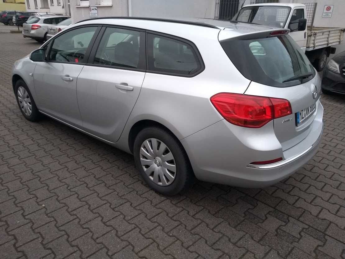 Opel Astra J Sport 1.6 Benzină – 2014 | 110 CP | 196.000 km