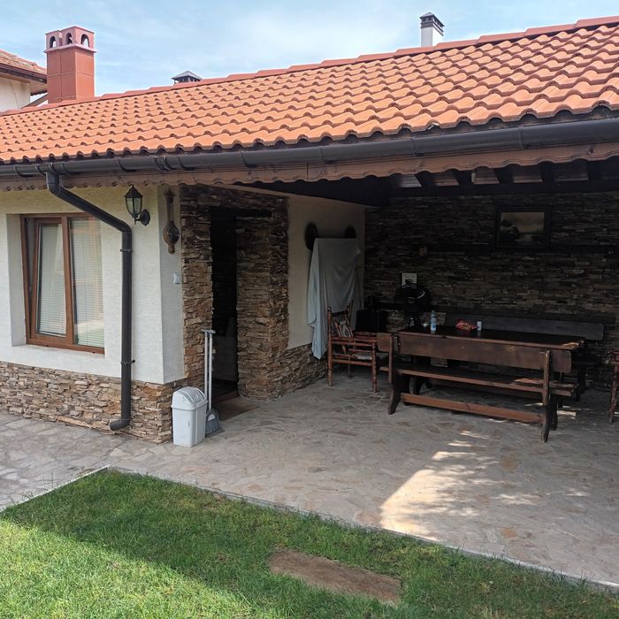 Къща под наемв с.Гецово