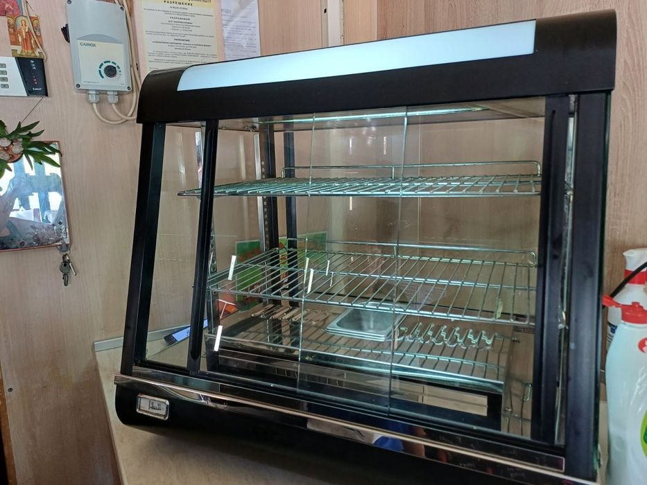 Продавам топла витрина за храна