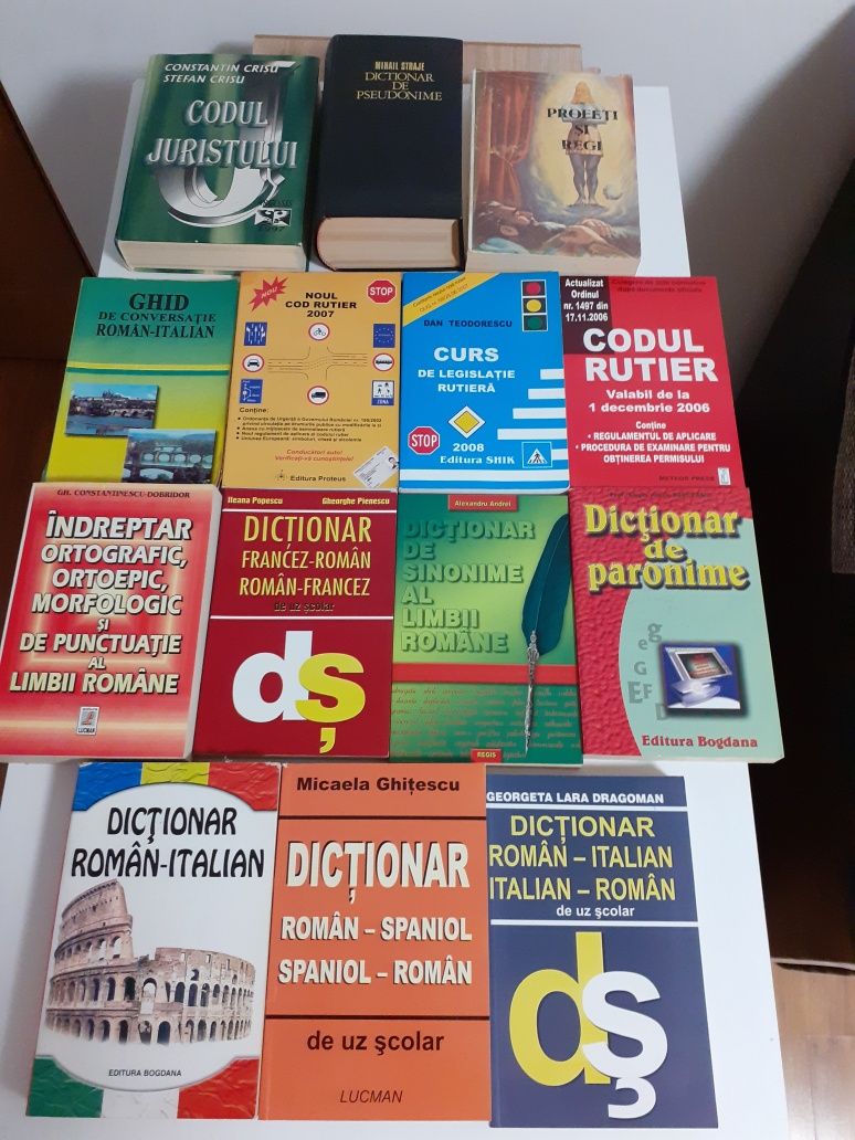 Cărți cu supereroi, almanahuri, dicționare școlare-lingvistice,diverse