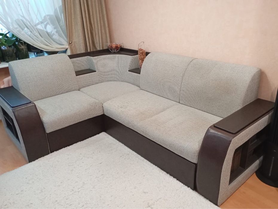Продам угловой диван.