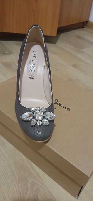 Pantofi de piele noi