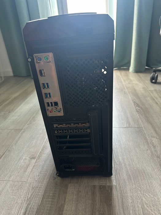Sistem gaming i5-8600K /RX 5700 8GB/ 16 GB RAM / 3x SSD