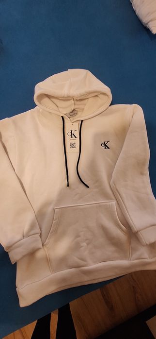 Горнище с бродирано лого чисто ново