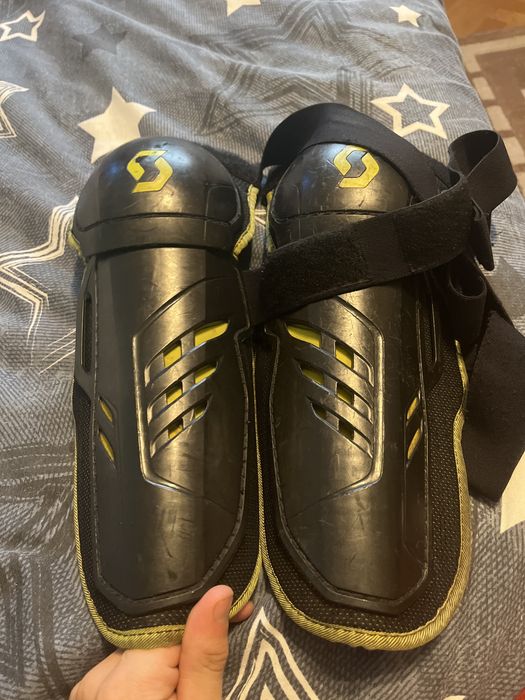 Vand genunchiere SCOT