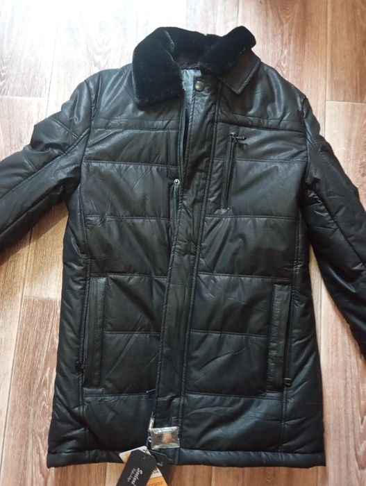 Продам теплую куртку,оригинал
