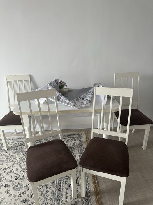 Стол б/у и 4 стулья