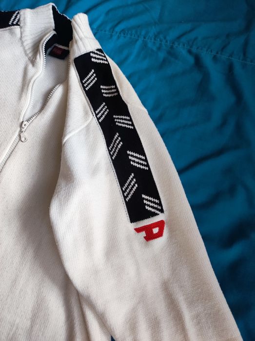 Старо бяло мъжко трикотажно яке в много добро състояние.