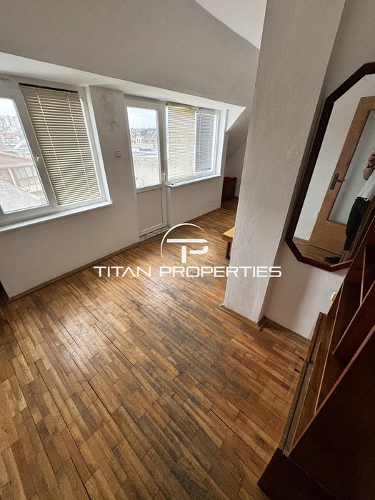 Дава се под наем Двустаен апартамент в Бургас, Център - 50 кв.м за 255 € - Снимка #2