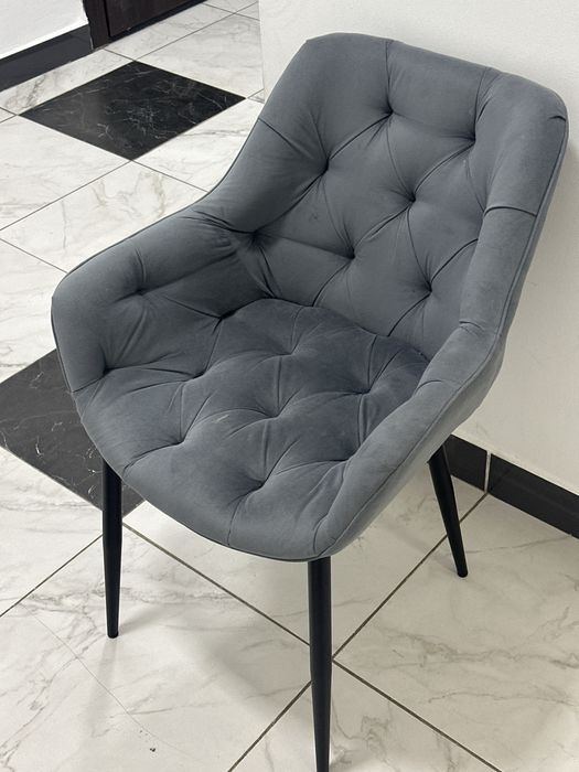 Продам стулья серый и зеленый