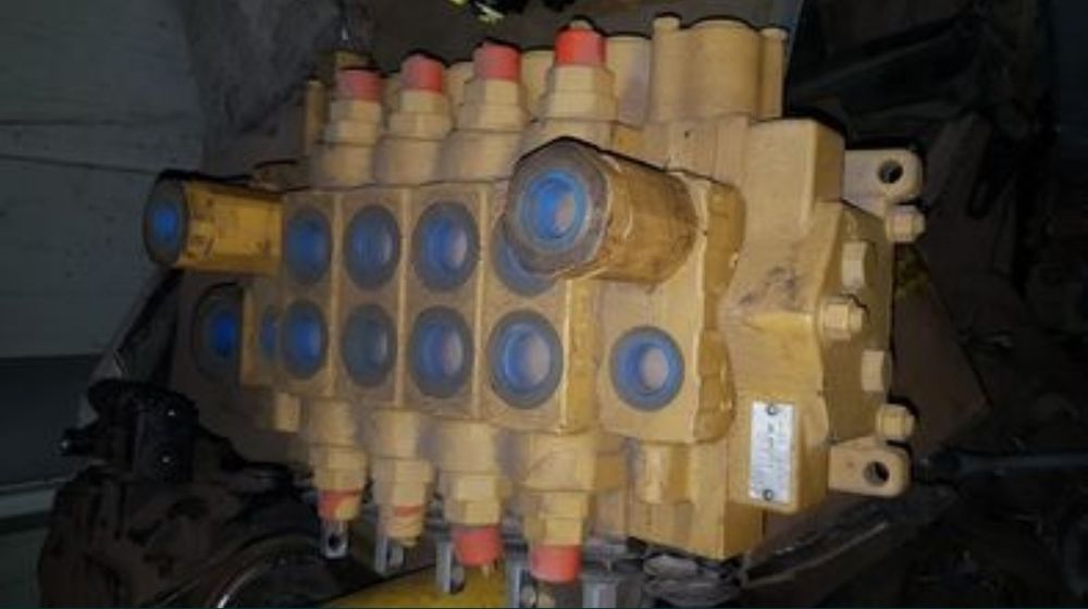 Distribuitor caterpillar