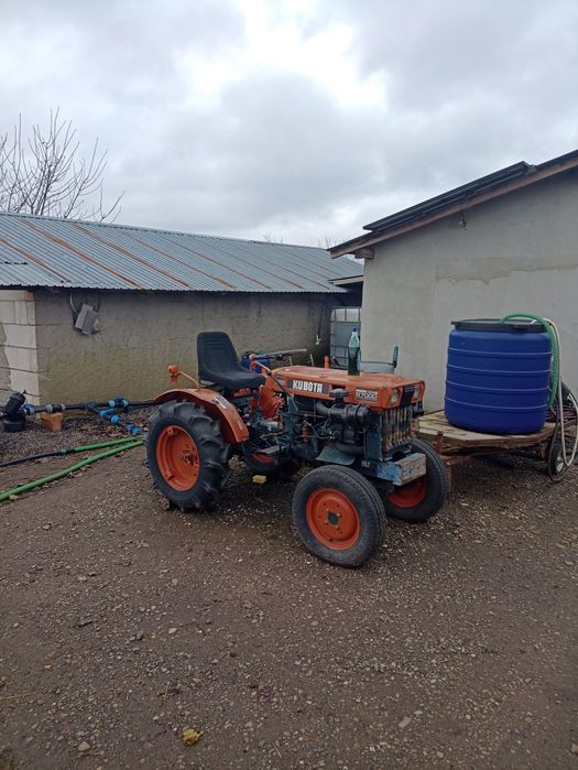Tractoras japonez Kubota 7000