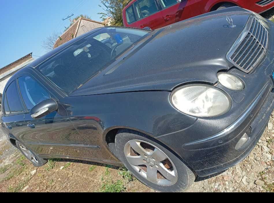 Dezmembrez Mercedes E CLASS 2.2 W211 2004