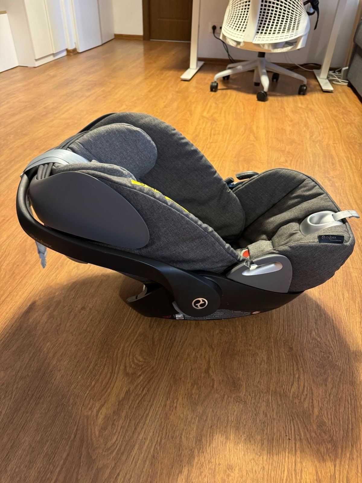 Scoică Cybex Q plus Manhattan Grey (gri) + baza isofix Cybex