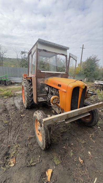 Vând tractor Fiat 411R