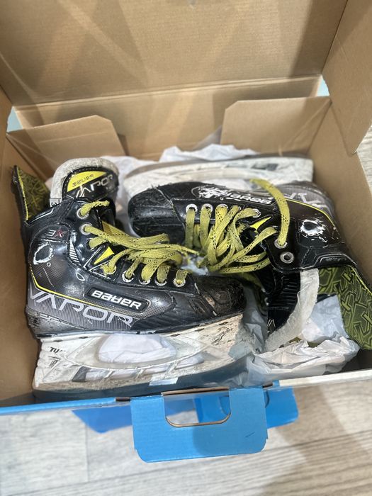 Коньки хоккейные полупрофессиональные bauer