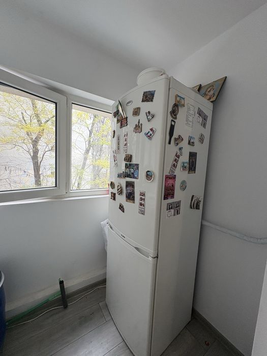 Vand frigider lei whirpool