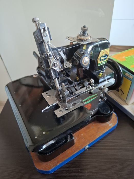 Промышленный оверлок GNI-2 трехниточный