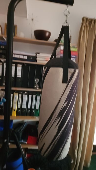 vând sac de box cu suport outshock