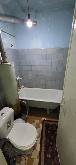 Шарк Бозор Ёнида Квартира Сотилади 2-Этажда 1-Хонали 
Урганч Шахар 2-Э