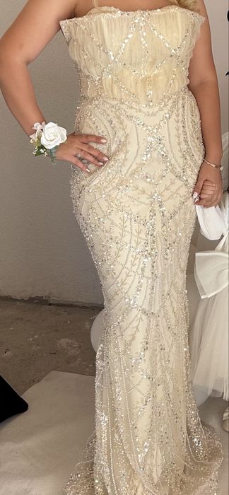 Официална рокля.               .