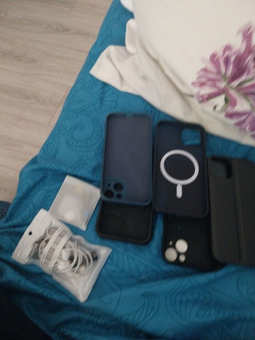 Vând accesorii de  iPhone 14 normal
