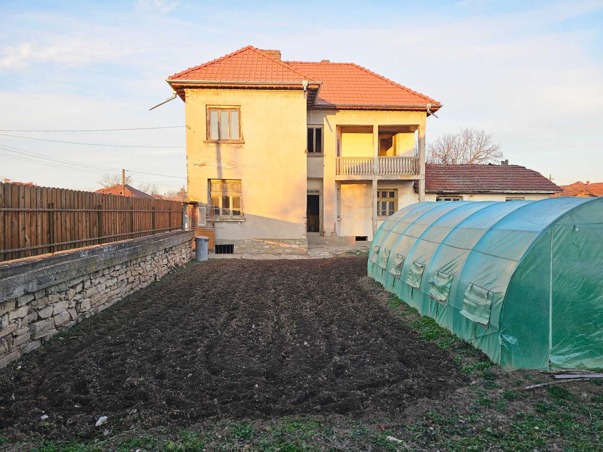 Продавам каща в село Лехчево област Монтана