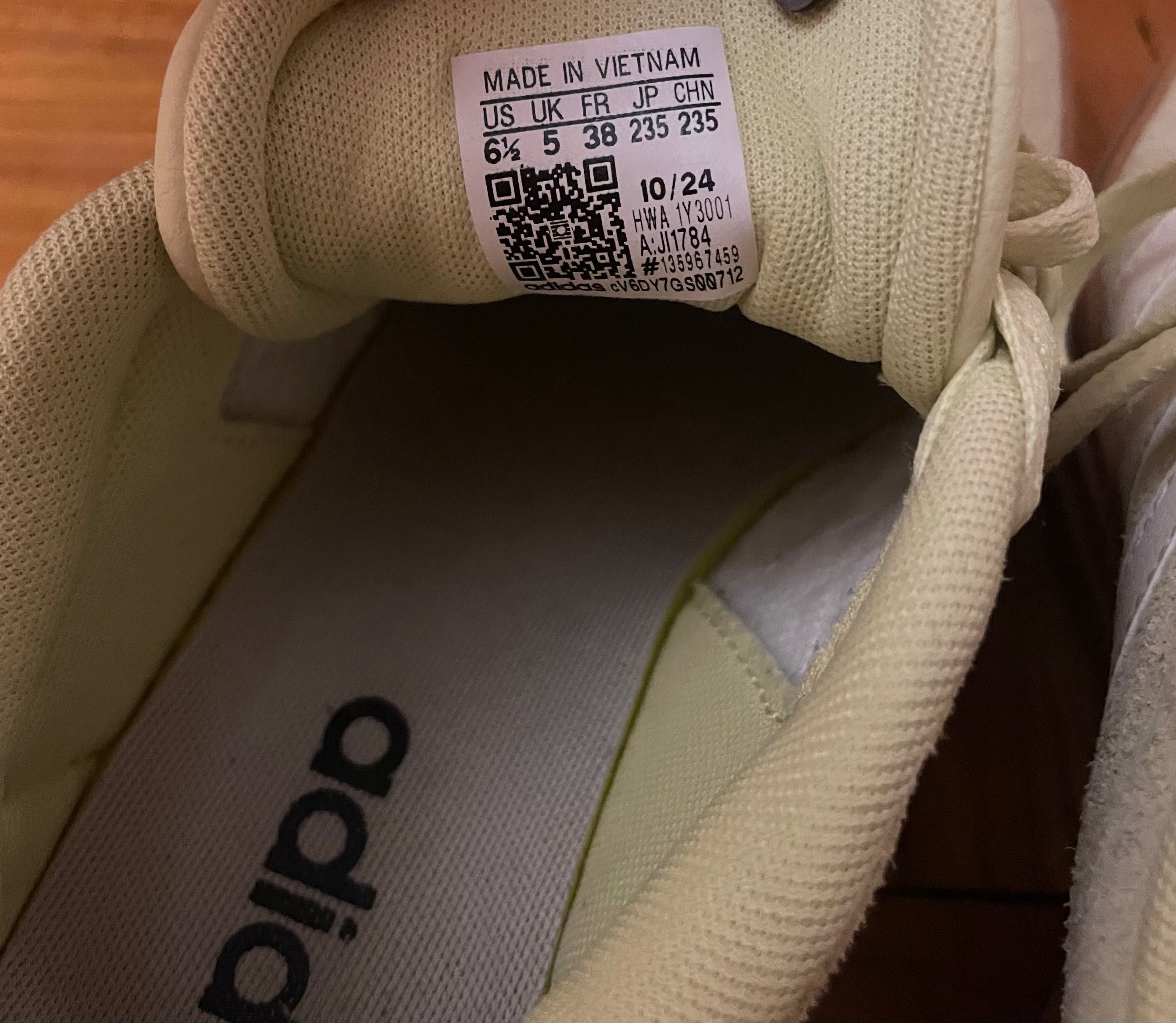 светло зелени Adidas обувки номер 38