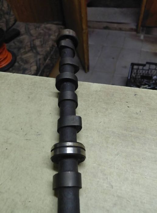 Вал разпределителен