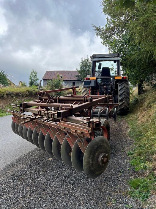 Vînd tractor Renault