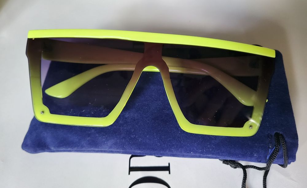 Ochelari oversize superbi !