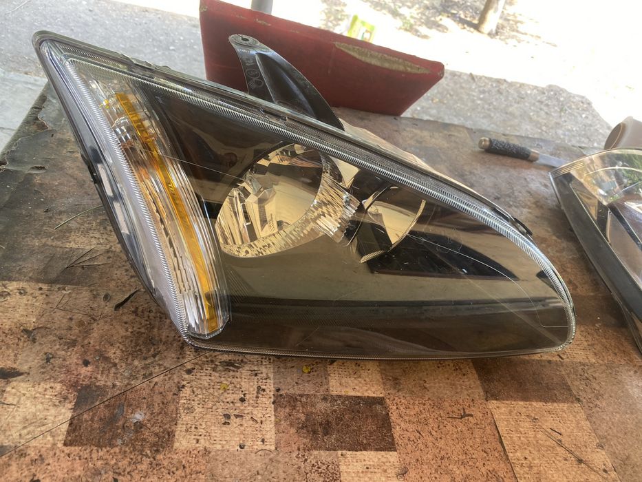 Десен фар за форд фокус