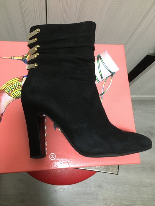 Продам полусапожки женские