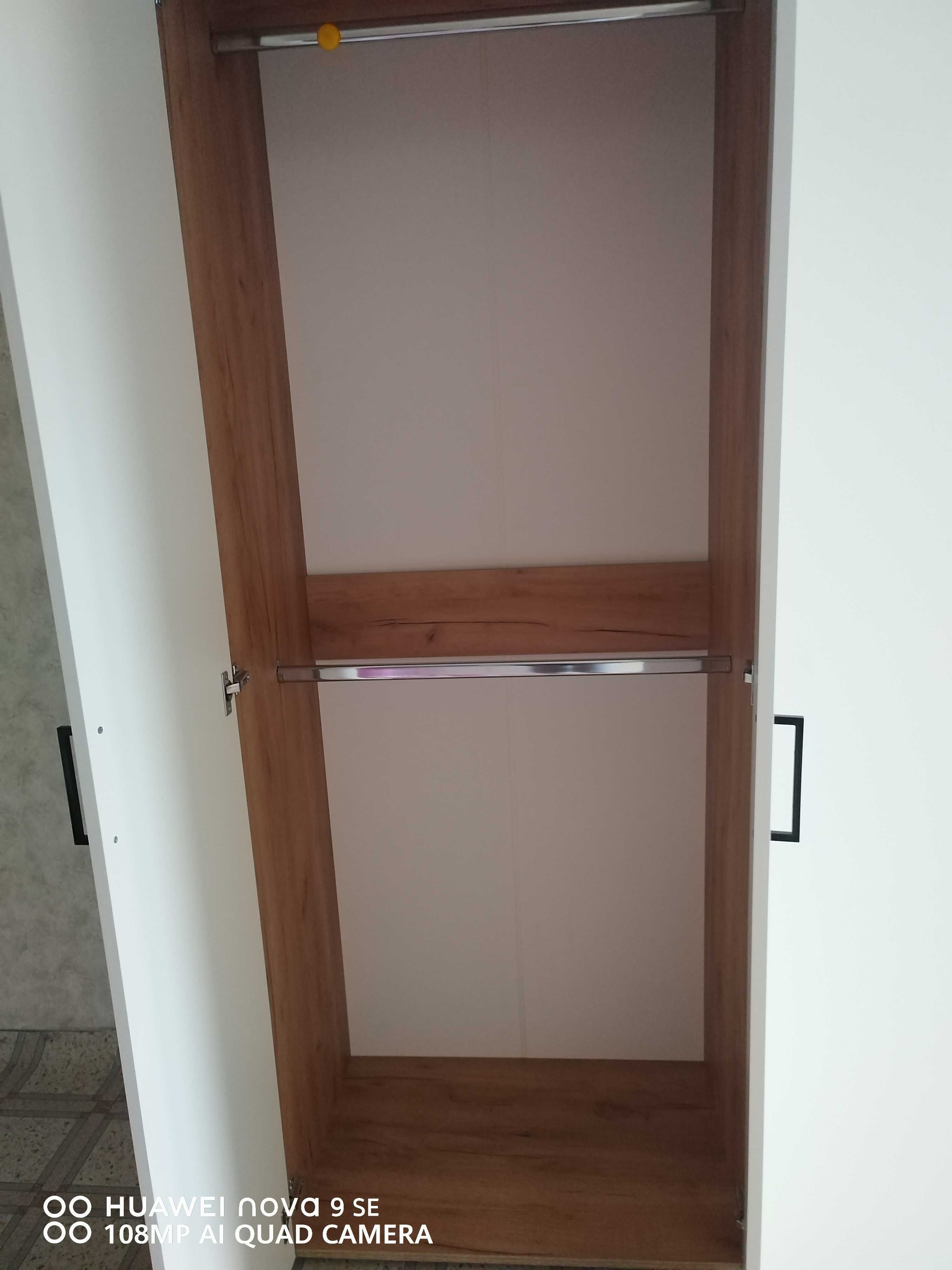 Продам шифоньер  почти новый