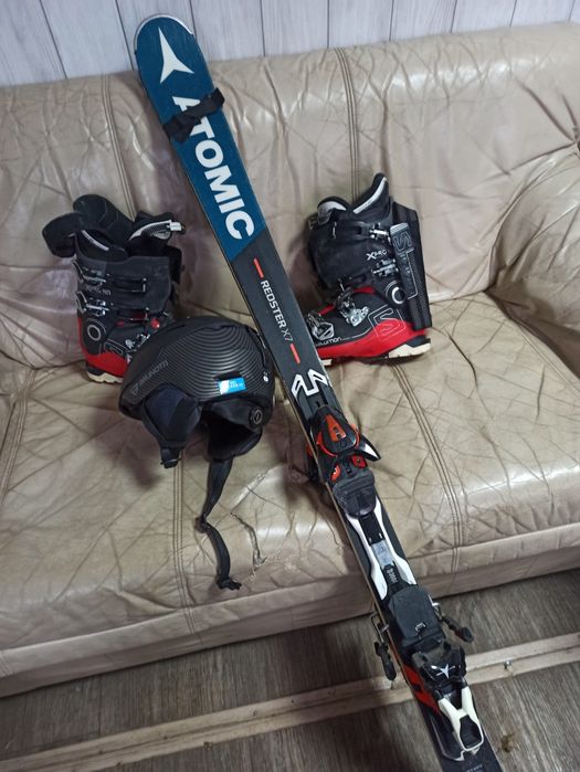 Ски  Atomic Redster X7 , Solomon ски обувки и каска .